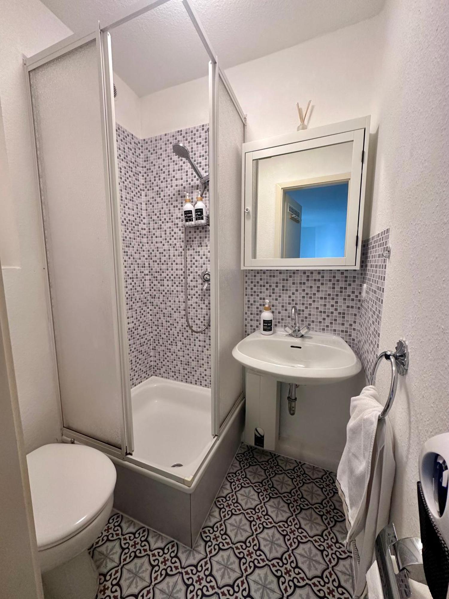 Vikaro Zimmer Моншау Экстерьер фото